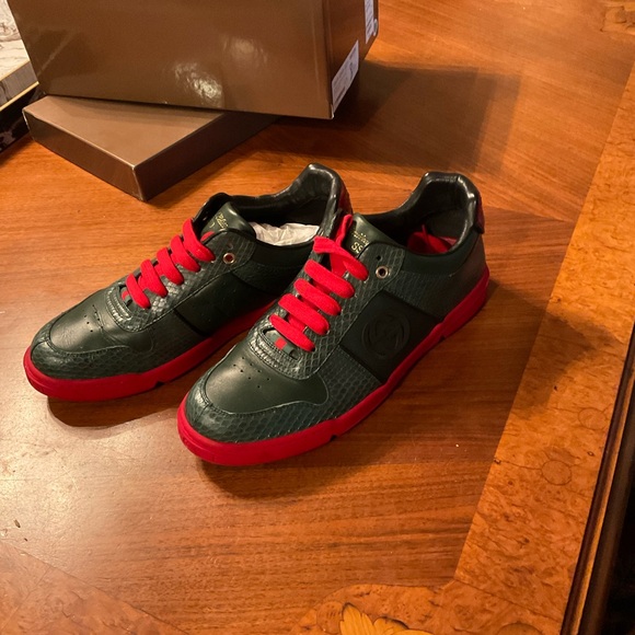 Men’s Gucci Sneaker - Picture 3 of 5